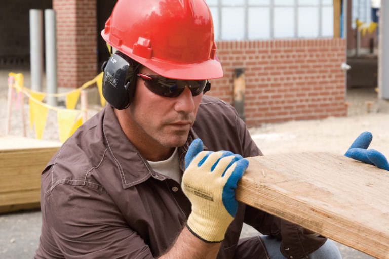 Construction worker wearing prescription Honeywell safety glasses by Securo Vision.